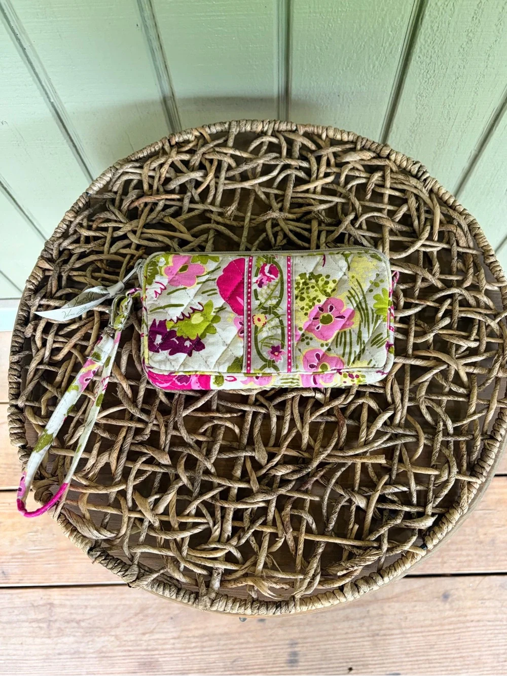 NWOT Vera Bradley Make Me Blush Zip Around Wristlet Wallet Retired